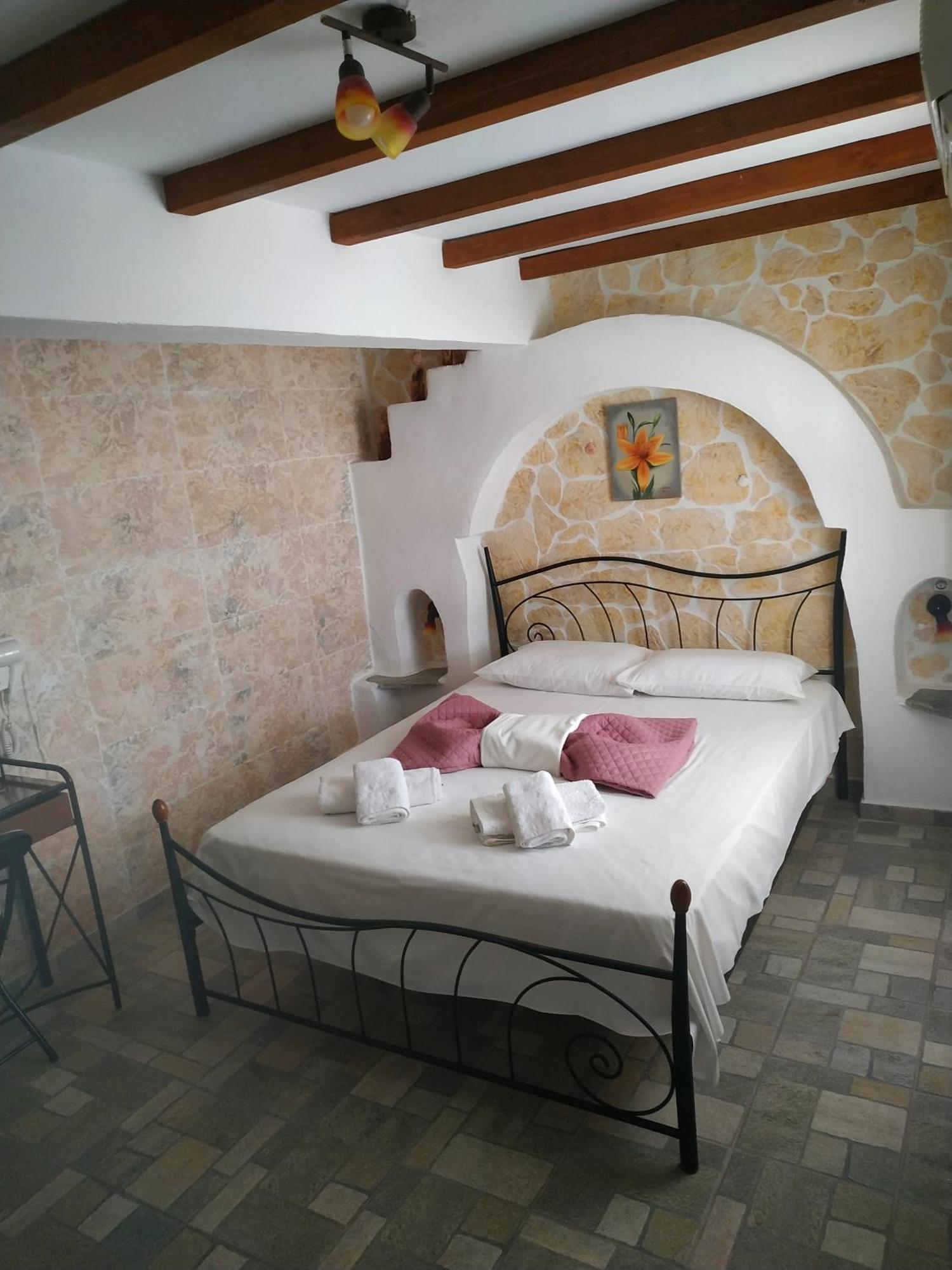 Lucas B Panorama Apartment Alopronia Екстериор снимка